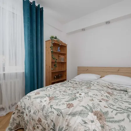 In Ochota With Balcony Near Szczesliwicki Park By Renters 华沙