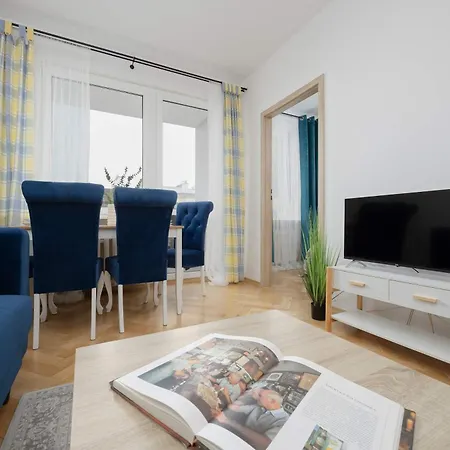 In Ochota With Balcony Near Szczesliwicki Park By Renters 公寓 华沙