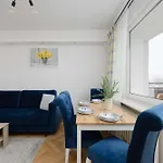 In Ochota With Balcony Near Szczesliwicki Park By Renters Apartamento Varsóvia