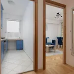 In Ochota With Balcony Near Szczesliwicki Park By Renters Apartamento Varsóvia